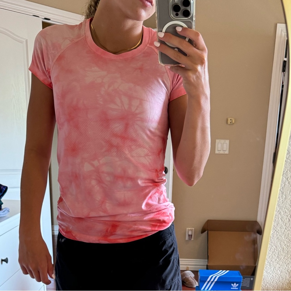 Lululemon swiftly tech, size 6, pink tie dye